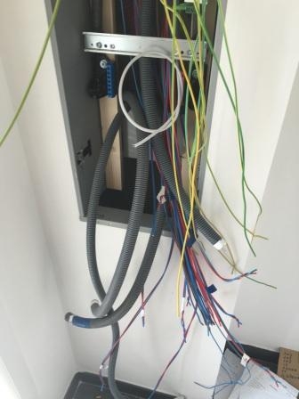 Tirage des gaines électriques pour pose d'un tableau Schneider Electric à Salon de Provence 13300