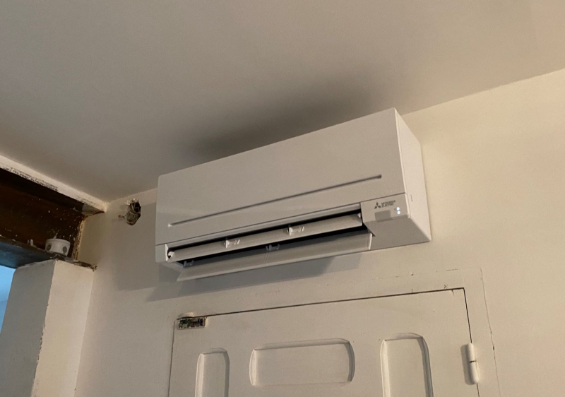 Installation climatisation réversible Mitsubishi Electric Sénas 13560