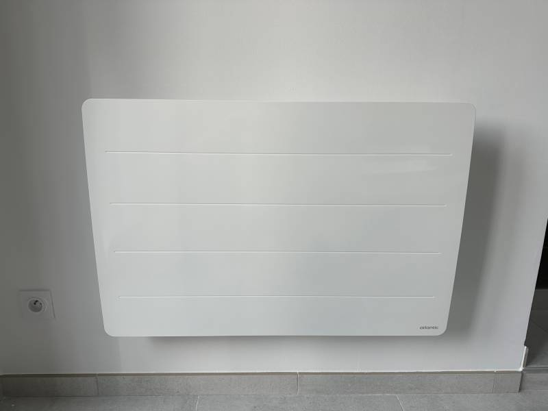 Pose d'un radiateur Atlantic Nirvana Néo 1500W par notre technicien qualifié RGE à Eyguières