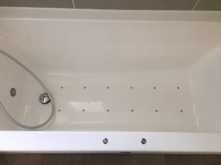 Création d'une Salle de Bain avec baignoire Balnéo à Vernègues